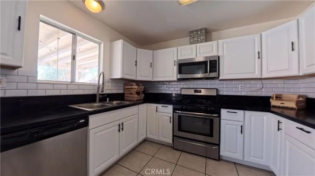 5851 Evergem, Palmdale, CA 93552