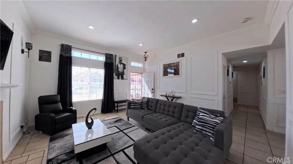5851 Evergem, Palmdale, CA 93552