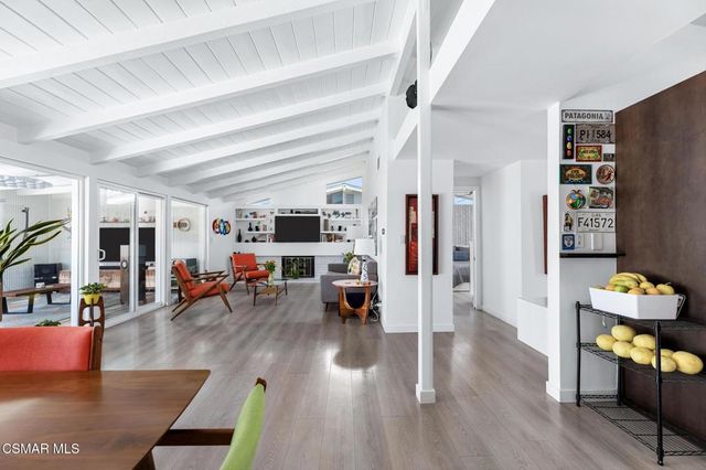 9401 Valjean Avenue, North Hills, CA 91343
