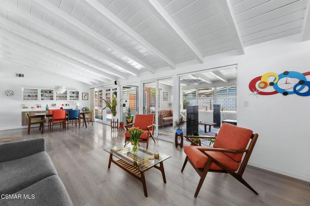 9401 Valjean Avenue, North Hills, CA 91343