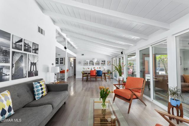 9401 Valjean Avenue, North Hills, CA 91343
