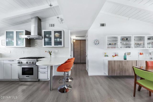 9401 Valjean Avenue, North Hills, CA 91343