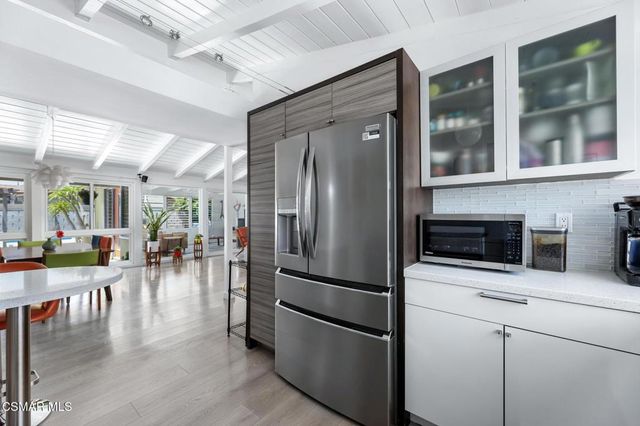 9401 Valjean Avenue, North Hills, CA 91343