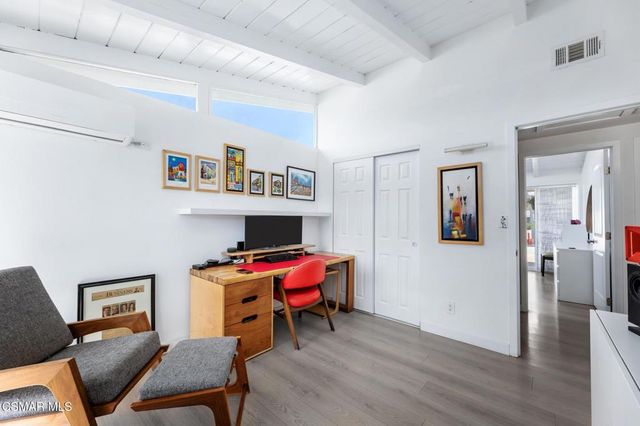 9401 Valjean Avenue, North Hills, CA 91343