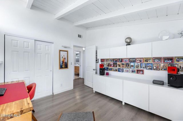 9401 Valjean Avenue, North Hills, CA 91343