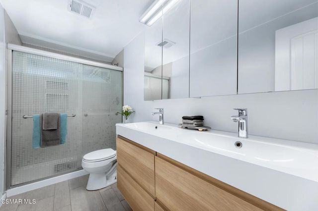 9401 Valjean Avenue, North Hills, CA 91343