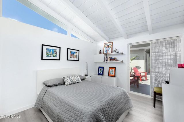 9401 Valjean Avenue, North Hills, CA 91343