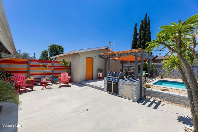 9401 Valjean Avenue, North Hills, CA 91343