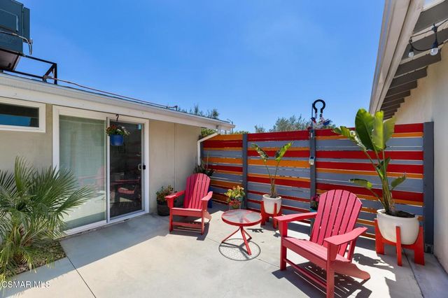 9401 Valjean Avenue, North Hills, CA 91343