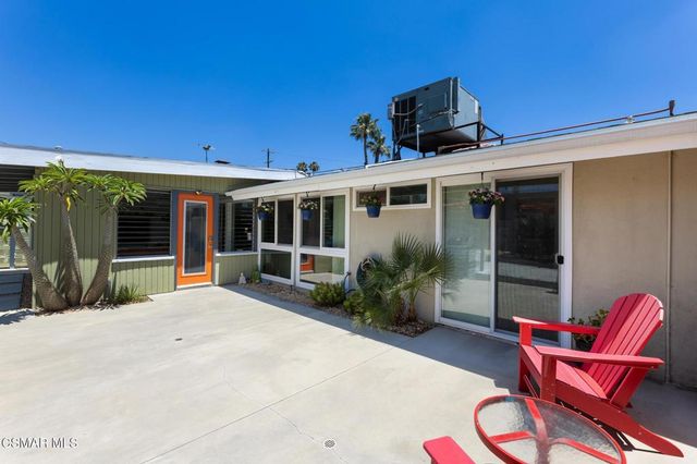 9401 Valjean Avenue, North Hills, CA 91343