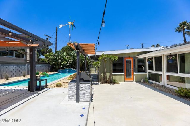 9401 Valjean Avenue, North Hills, CA 91343