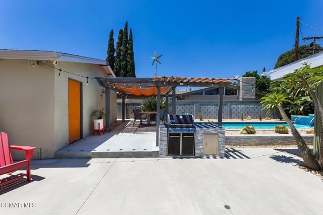 9401 Valjean Avenue, North Hills, CA 91343