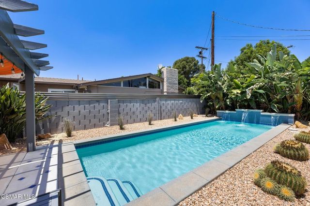 9401 Valjean Avenue, North Hills, CA 91343