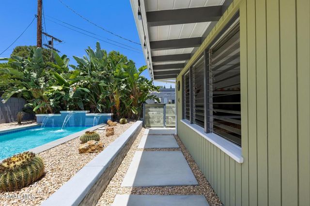 9401 Valjean Avenue, North Hills, CA 91343
