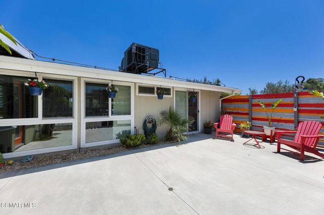 9401 Valjean Avenue, North Hills, CA 91343