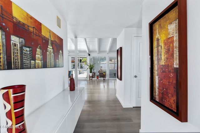 9401 Valjean Avenue, North Hills, CA 91343