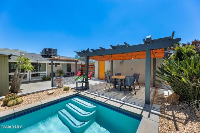 9401 Valjean Avenue, North Hills, CA 91343