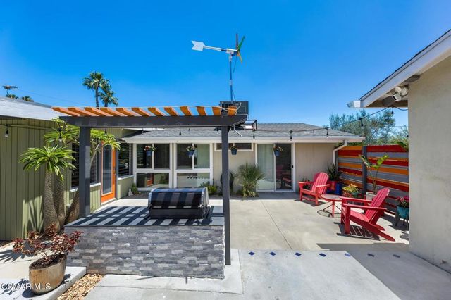 9401 Valjean Avenue, North Hills, CA 91343