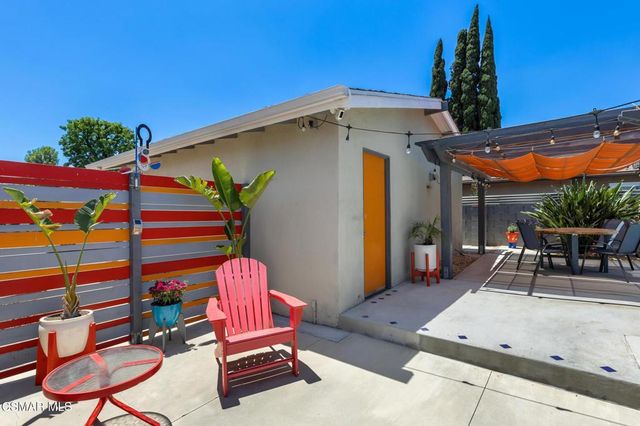 9401 Valjean Avenue, North Hills, CA 91343