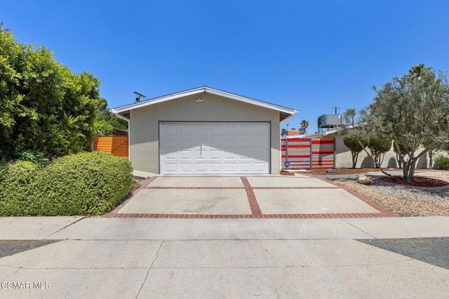 9401 Valjean Avenue, North Hills, CA 91343