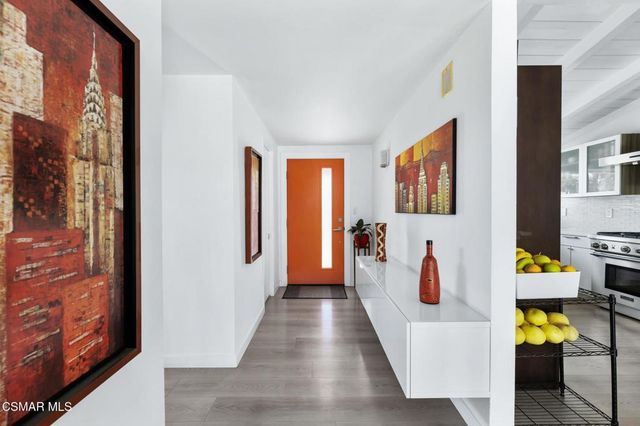 9401 Valjean Avenue, North Hills, CA 91343