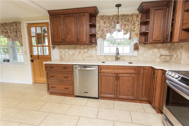 499 Squantum Drive, Warwick, RI 02888