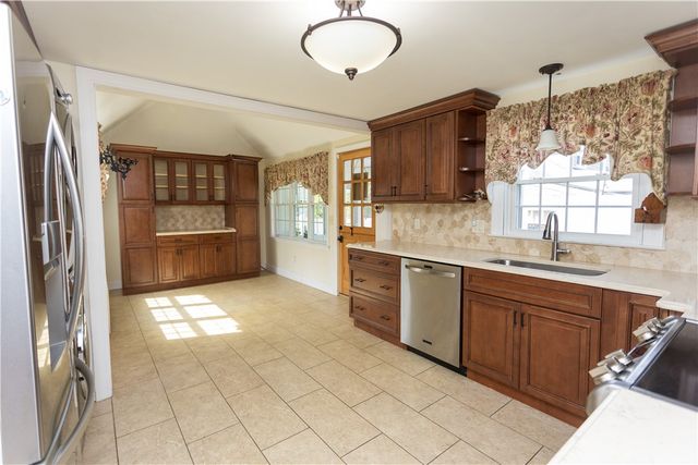 499 Squantum Drive, Warwick, RI 02888