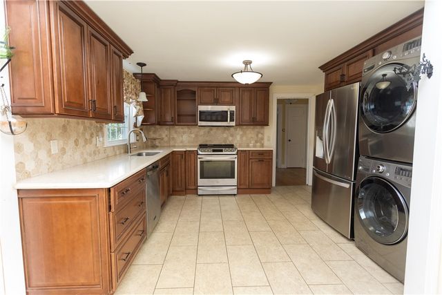 499 Squantum Drive, Warwick, RI 02888