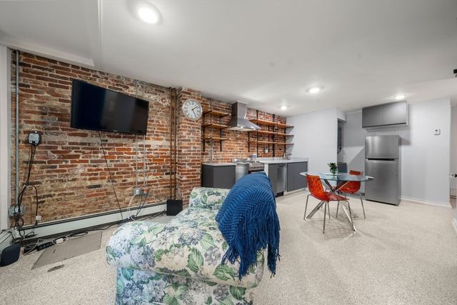 26 Unity St 1, Boston, MA 02113