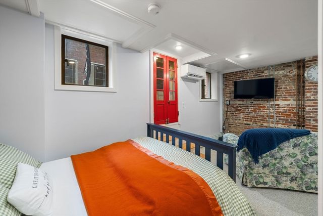 26 Unity St 1, Boston, MA 02113