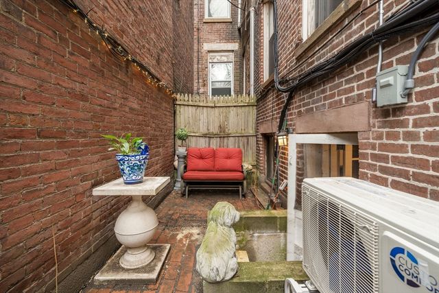 26 Unity St 1, Boston, MA 02113