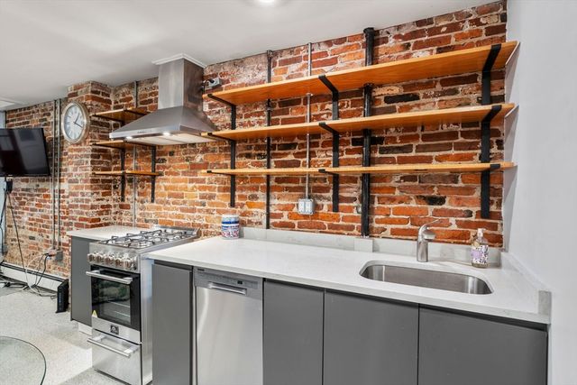 26 Unity St 1, Boston, MA 02113