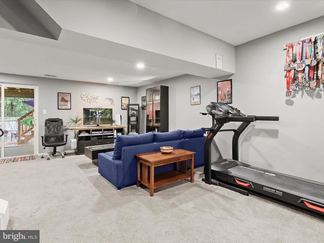 8601 CASTLEMILL CIR, Baltimore, MD 21236