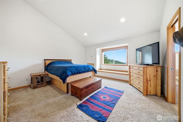 966 Lookout Road, Castle Rock, WA 98611