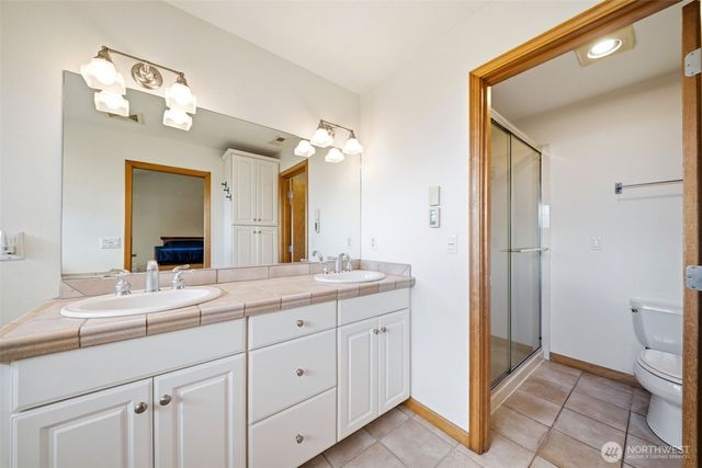 966 Lookout Road, Castle Rock, WA 98611