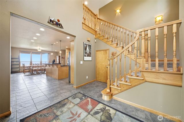 966 Lookout Road, Castle Rock, WA 98611