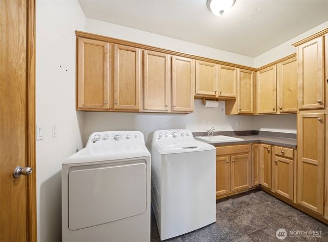 966 Lookout Road, Castle Rock, WA 98611