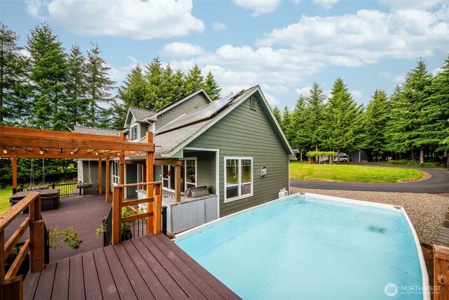 966 Lookout Road, Castle Rock, WA 98611