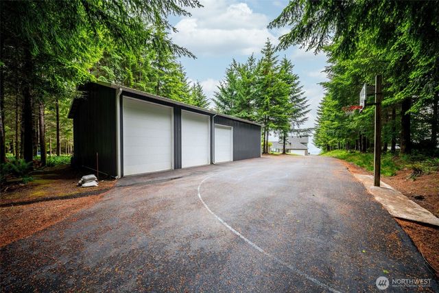 966 Lookout Road, Castle Rock, WA 98611