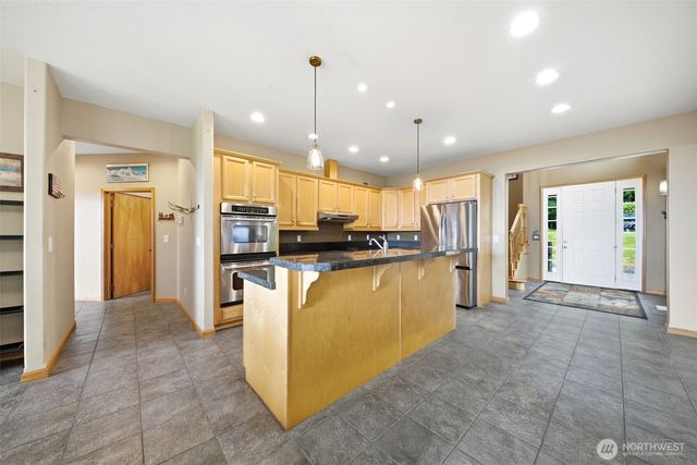 966 Lookout Road, Castle Rock, WA 98611