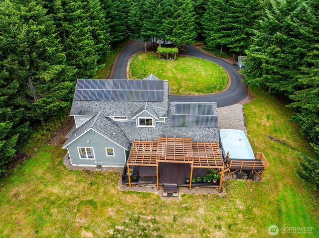 966 Lookout Road, Castle Rock, WA 98611