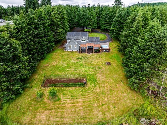 966 Lookout Road, Castle Rock, WA 98611