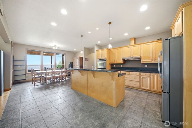 966 Lookout Road, Castle Rock, WA 98611