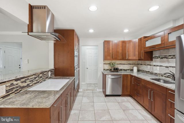 5719 CROWNLEIGH CT, Burke, VA 22015