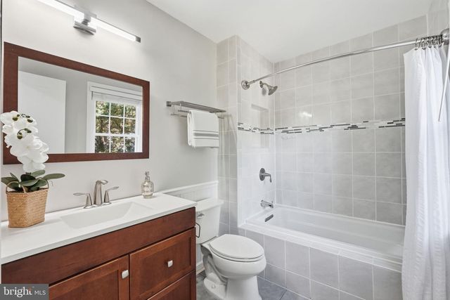 5719 CROWNLEIGH CT, Burke, VA 22015