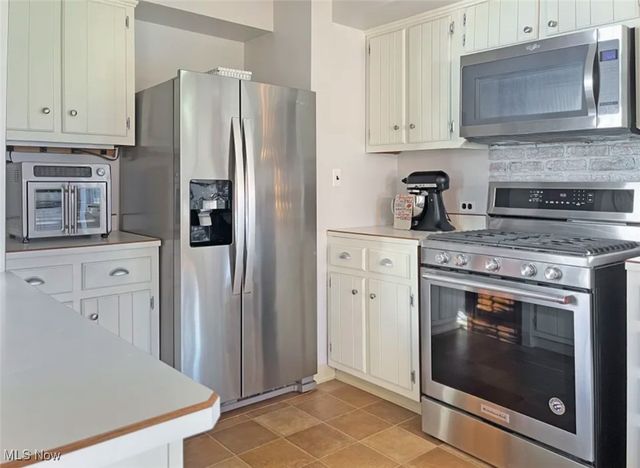 422 E 7th Street, Mcdonald, OH 44437