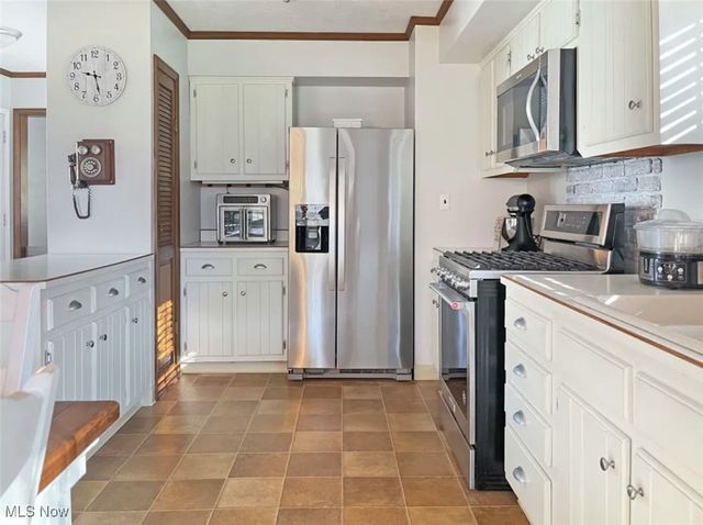 422 E 7th Street, Mcdonald, OH 44437