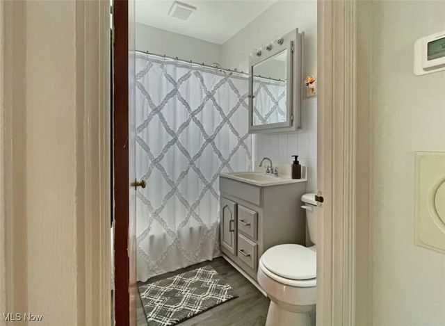 422 E 7th Street, Mcdonald, OH 44437