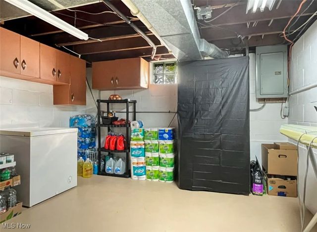 422 E 7th Street, Mcdonald, OH 44437