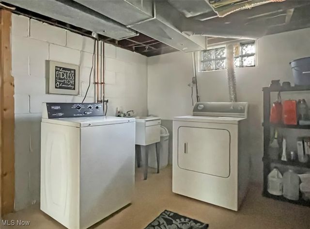 422 E 7th Street, Mcdonald, OH 44437